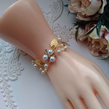 Charger l&#39;image dans la galerie, Bracelet semi floral en perles et feuilles dorées pour mariage bohème chic