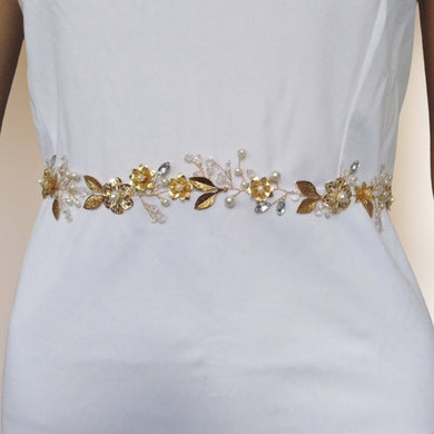 Ceinture florale en perles, cristal et feuilles et fleurs dorées pour robe de mariage bohème ou champêtre