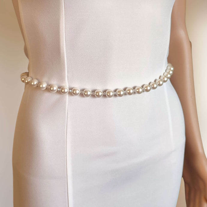 Ceinture élégante en grosses perles nacrées séparées par des petits cristaux transparents pour robe de mariage