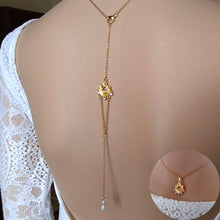 Charger l&#39;image dans la galerie, Collier style vintage avec pendentif doré en alliage garni de strass et chute de dos longue pour robe de mariage dos nu