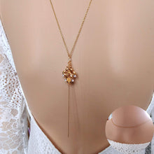 Charger l&#39;image dans la galerie, Collier à enfiler avec bijou de dos chandelier doré et strass en style vintage pour robe de mariée dos nu