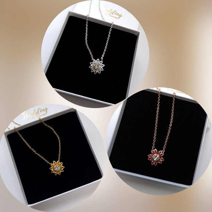 Collier minimaliste petite fleur sur fine chaînette pour mariée, témoin  ou demoiselle d'honneur 3 couleurs au choix