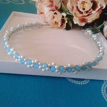 Charger l&#39;image dans la galerie, serre-tête en perles et cristaux de couleur (bleus) pour coiffure de mariage classique