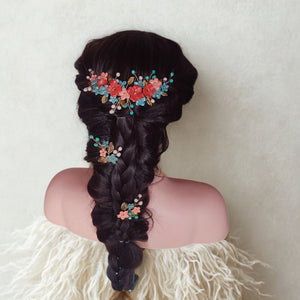 ensemble de bijoux de cheveux en couleurs d'automne pour coiffure de mariage bohème comprenant 2 épingles à cheveux et 1 large pièce pour arrière-tête avec fleurs et feuilles en porcelaine froide teintes à la mais et des perles en cristal