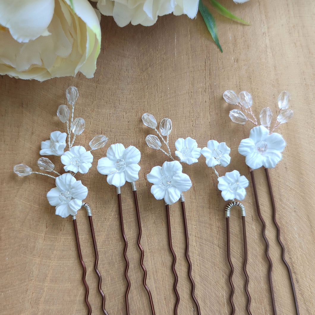 Lot de petites épingles à cheveux avec fleurs blanches en argile polymère et cristal transparent pour coiffure de mariage romantique