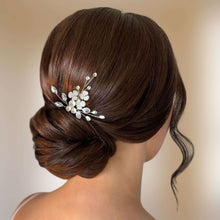 Charger l&#39;image dans la galerie, épingle à cheveux florale avec perles, cristal, strass et petites fleurs pour coiffure de mariage champêtre-chic ou bohème
