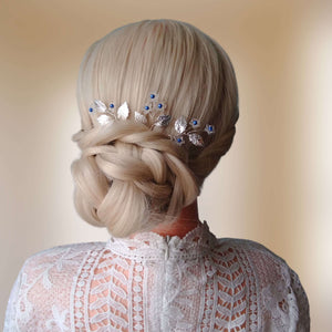 lot de 3 petites épingles à chignon en motif floral avec mini fleurs dépolies, feuilles et perles bleues