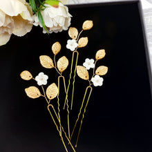 Charger l&#39;image dans la galerie, Lot de 4 épingles à cheveux florales avec feuilles dorées et petites fleurs blanches pour coiffure de mariage champêtre