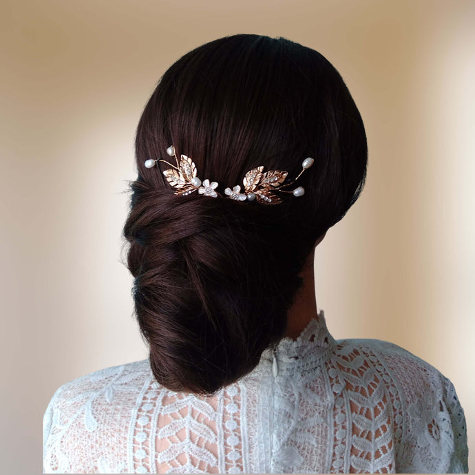 lot de 2 épingles à chignon florales avec triples feuilles dorées, fleur et perles d'eau douce