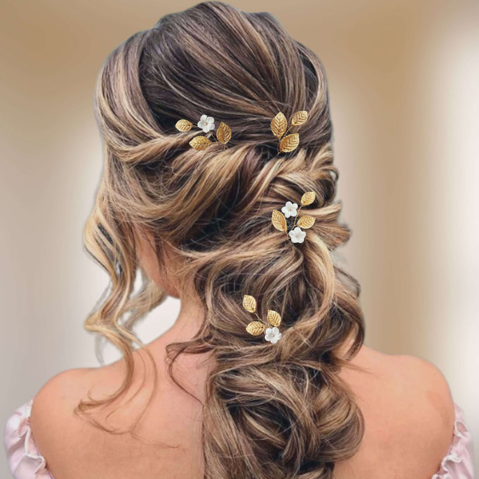 Lot de 4 épingles à cheveux florales avec feuilles dorées et petites fleurs blanches pour coiffure de mariage champêtre
