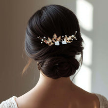Charger l&#39;image dans la galerie, lot de 3 épingles à cheveux avec perles nacrées, cristal transparent, feuilles dorées et fleurs blanches en porcelaine froide pour coiffure de mariage