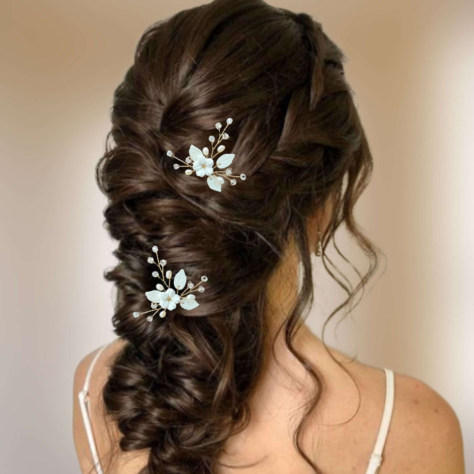 Bijou de cheveux, épingles à chignon florales avec perles naturelles d'eau douce, perles de cristal, feuilles et fleur 100% artisanales en porcelaine froide pour coiffure de mariage ou soirée