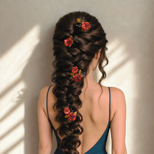Charger l&#39;image dans la galerie, épingles à cheveux avec fleurs oranges en porcelaine froide, feuilles bronze et perles bleu foncé pour coiffure bohème de mariage d&#39;automne