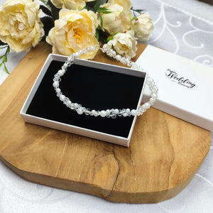Bandeau de cheveux fin pour mariage classique en perles nacrées et cristal transparent sur fil argenté