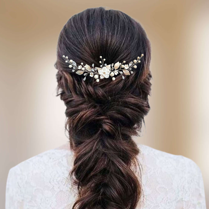 Long bijou de cheveux pour arrière-tête avec perles, cristaux, feuilles argentées et fleurs blanches pour coiffure de mariage bohème ou champêtre-chic
