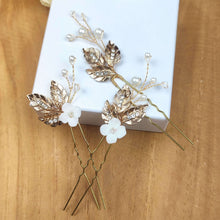Charger l&#39;image dans la galerie, lot de 3 épingles à cheveux avec perles nacrées, cristal transparent, feuilles dorées et fleurs blanches en porcelaine froide pour coiffure de mariage