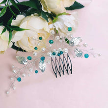 Charger l&#39;image dans la galerie, Bijou de cheveux Long peigne bohème en perles, feuilles et cristaux bleus paon pour chignon de mariage