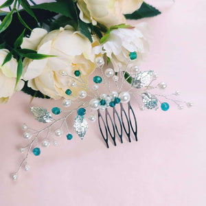 Bijou de cheveux Long peigne bohème en perles, feuilles et cristaux bleus paon pour chignon de mariage