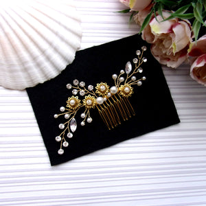 Bijou de cheveux Long peigne style rustique avec fleurs dorées, perles nacrées et strass pour chignon de mariage vintage ou bohème