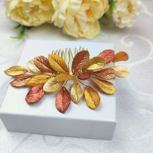 Charger l&#39;image dans la galerie, Bijou de cheveux avec feuilles en porcelaine froide dorées, cuivrées et bronze pour coiffure de mariage champêtre, rustique ou bohème