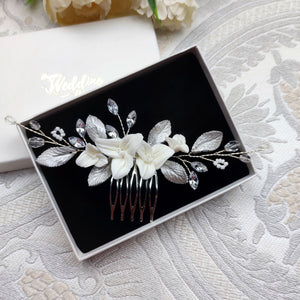 Bijou de cheveux Peigne style bohème pour coiffure de mariage avec cristal, strass, fleurs blanches et feuilles argentées en porcelaine froide