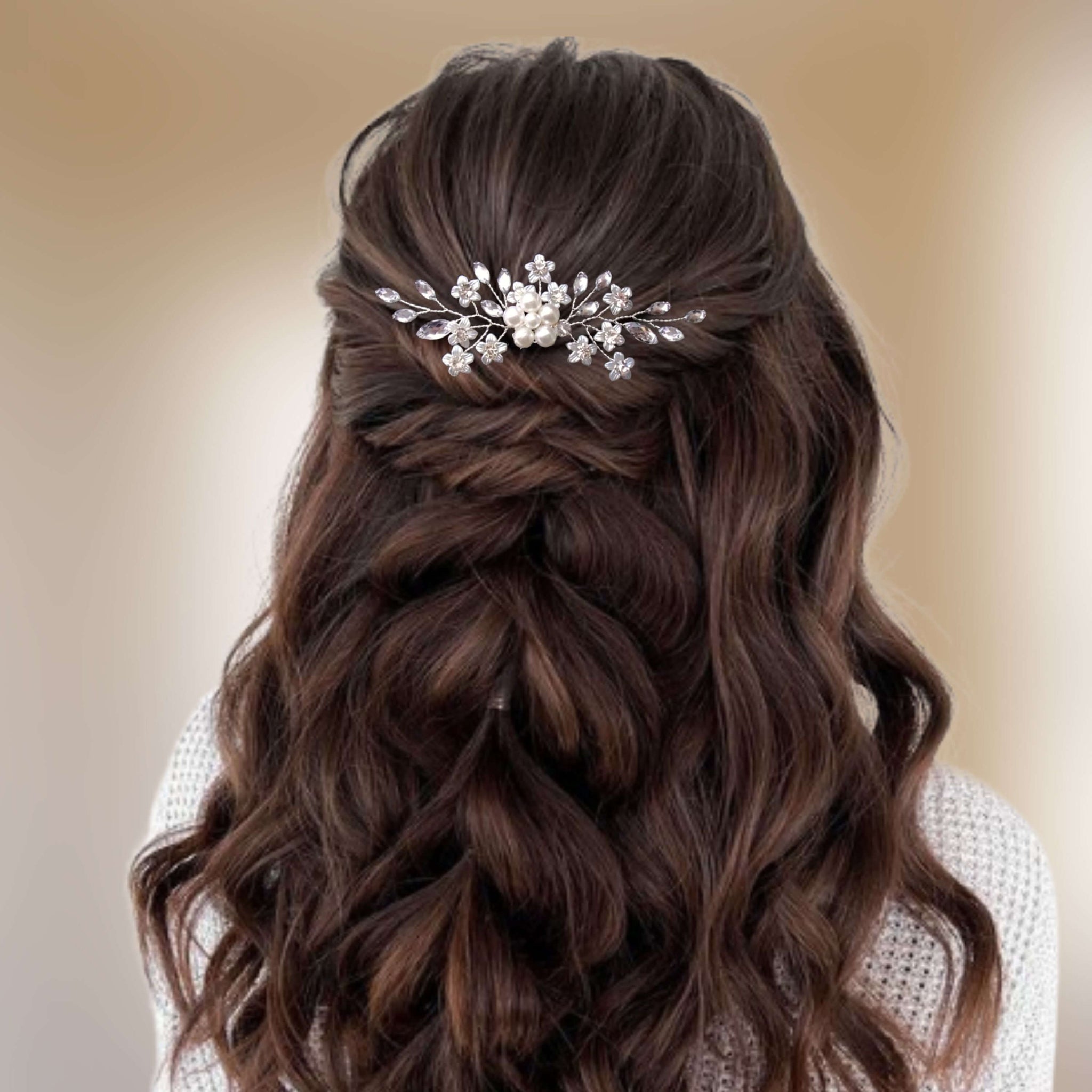 Peigne cheveux floral moderne perles et strass pour chignon de mariage  Zita – HappyWeddingDreams