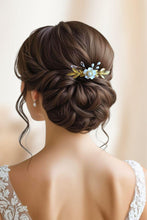 Charger l&#39;image dans la galerie, Bijou de cheveux Peigne avec fleur blanche, longues feuilles dorées, perles nacrées et cristal transparent pour coiffure de mariage vintage ou rustique