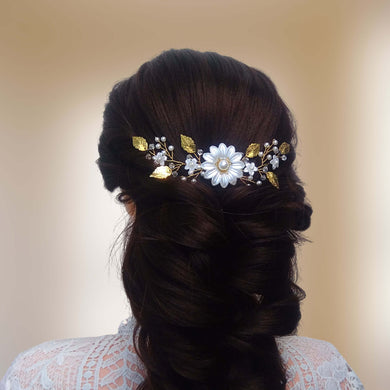 Bijou de cheveux Large peigne floral pour arrière-tête avec perles, fleurs et feuilles dorées pour coiffure de mariage