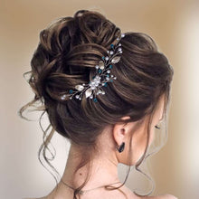 Charger l&#39;image dans la galerie, Bijou de cheveux Long peigne bohème en perles, feuilles et cristaux bleus pour chignon de mariage