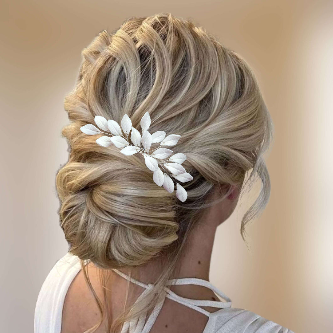 Peigne à cheveux en feuilles blanches en porcelaine froide pour chignon ou coiffure de mariage champêtre-chic