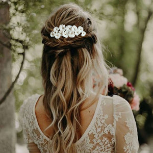 Bijou de cheveux Peigne avec fleurs blanches en porcelaine froide pour coiffure de mariage bohème ou champêtre chic
