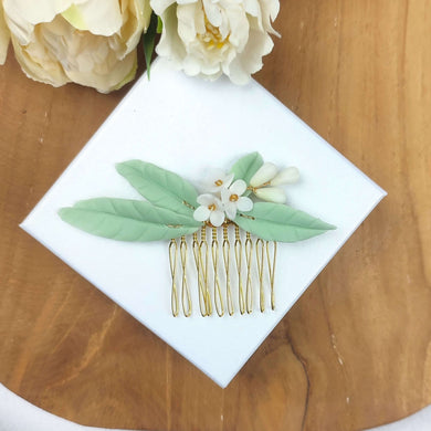 Peigne à cheveux pour coiffure de mariée ou demoiselle d'honneur avec feuilles et fleurs d'olivier en porcelaine froide.