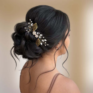 Bijou de cheveux Peigne floral avec perles, petites feuilles de strass et feuilles dorées pour coiffure de mariage bohème ou champêtre