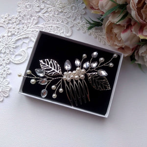 Bijou de cheveux Peigne floral avec perles, petites feuilles de strass et feuilles argentées pour coiffure de mariage bohème ou champêtre