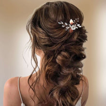 Charger l&#39;image dans la galerie, Petit bijou de cheveux floral avec cristal et strass transparents et feuilles or rose monté sur épingle à chignon pour coiffure de mariage