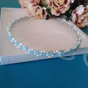 bandeau de cheveux rigide en perles et cristaux de couleur (bleus) pour coiffure de mariage classique