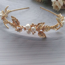 Charger l&#39;image dans la galerie, bandeau de cheveux rigide pour mariage avec feuilles dorées avec strass et perles
