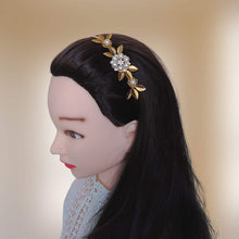 Charger l&#39;image dans la galerie, semi-diadème florale avec perles et feuilles dorées pour coiffure de mariage