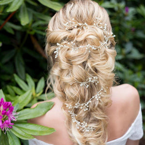 Vigne de cheveux longue en perles nacrées et cristal transparent pour tresse de mariage bohème