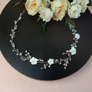 Image de Bandeau de cheveux avec perles , cristal et fleurs en pâte polymère sur fil argenté pour coiffure de mariage 