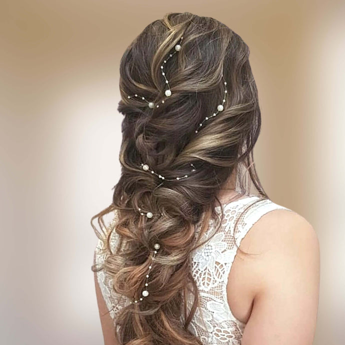 vigne de cheveux fine style minimaliste en perles nacrées pour coiffure de mariage ou soirée