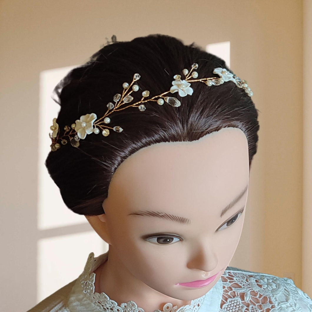 Image de Bandeau de cheveux floral avec perles et cristal sur fil doré pour coiffure de mariage