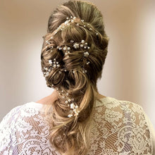 Charger l&#39;image dans la galerie, Vigne de cheveux extra longue pour coiffure de mariage avec perles, cristal et petites fleurs