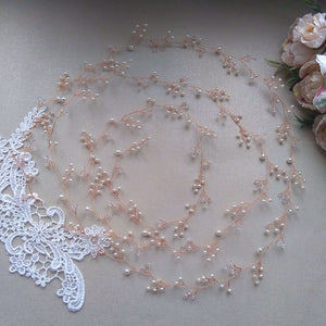 Vigne de cheveux extra longue en perles nacrées et cristaux transparents sur fil or rose pour coiffure de mariage bohème romantique