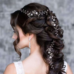 Vigne de cheveux florale pour mariage champêtre avec perles, cristal et petites fleurs