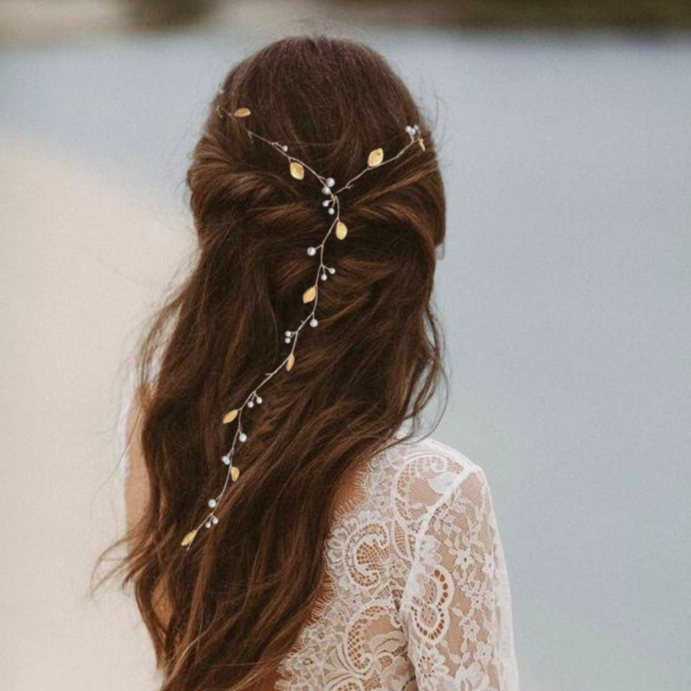 liane de cheveux avec perles nacrées et feuilles dorées en porcelaine froide pour coiffure de mariage bohème