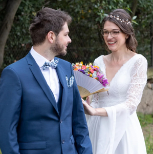 Bandeau de cheveux en perles et cristaux avec feuilles en or rose pour coiffure de mariage romantique