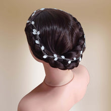 Charger l&#39;image dans la galerie, vigne de cheveux style antique grec ou romain avec petites feuilles blanches en porcelaine froide pour coiffure de mariage