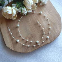 Charger l&#39;image dans la galerie, vigne de cheveux fine style minimaliste en perles nacrées pour coiffure de mariage ou soirée