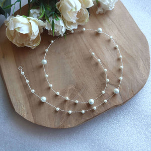 vigne de cheveux fine style minimaliste en perles nacrées pour coiffure de mariage ou soirée